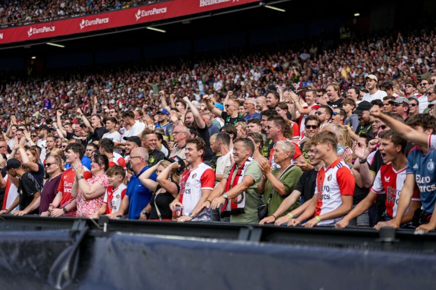 Foto: Bom onder Klassieker: “Als de Ajax-bus niet veilig aankomt…”