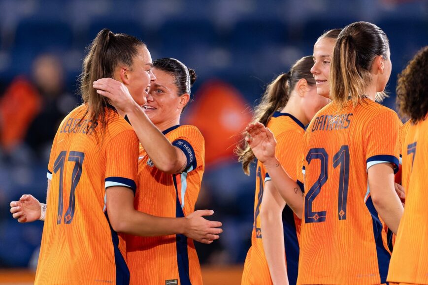 Foto: Oranje Leeuwinnen boeken recordzege: 15-0!