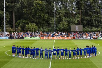 Oranje eert Neeskens, Reiziger rouwt bij Jong Oranje