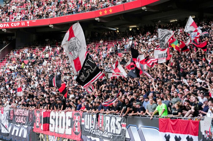 Foto: ‘Farioli minacht de Ajax-supporters’