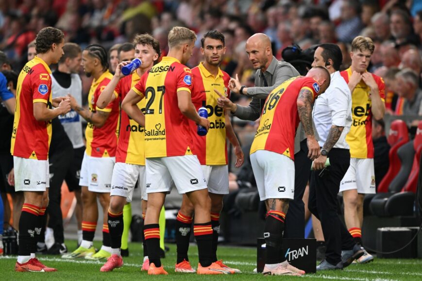 Foto: Dit zijn de opstellingen bij Go Ahead Eagles en Almere City