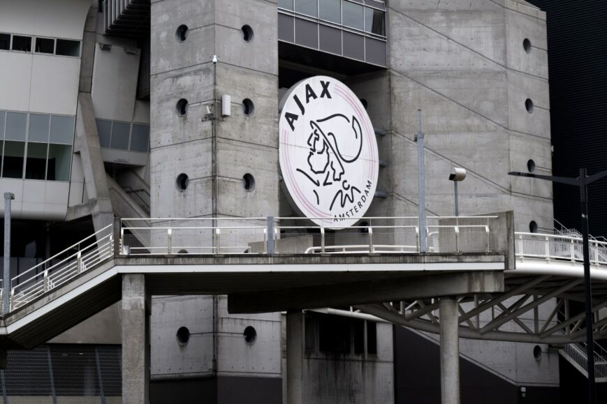 Foto: Klassieke Ajax-logo nu al te zien op Johan Cruijff ArenA