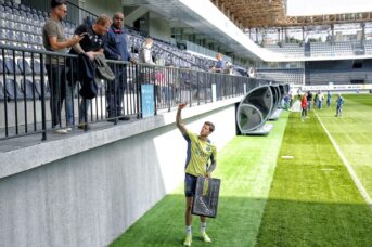 ‘Gevangenis dreigt voor Ajax-fans in Baku’