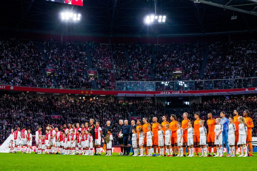 Foto: Prachtig eerbetoon voor Nouri tijdens duel Ajax Legends