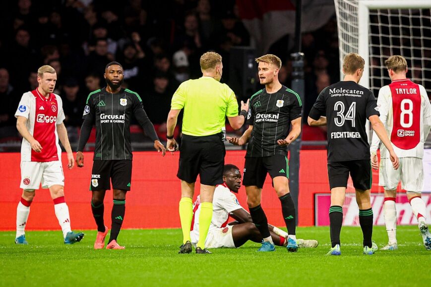 Foto: ‘Dubbele arbitrale flater bij Ajax – PEC’