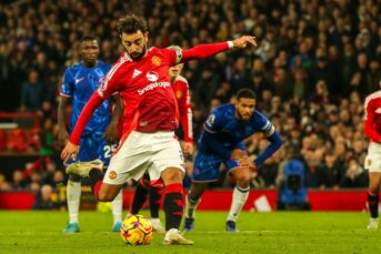 Van Nistelrooij weet zijn tweede duel met Man United niet te winnen