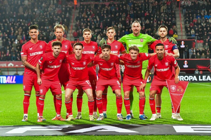 Foto: Enschede unaniem na eerste helft FC Twente: ‘Waar kijk ik naar?’