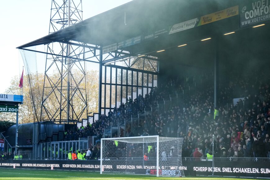 Foto: Nederland gaat los over bizarre dwaling tijdens IJsselderby