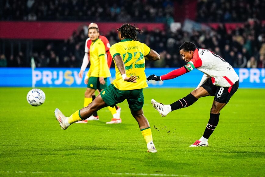 Foto: Kijkers Feyenoord-Fortuna kunnen ogen niet geloven: ‘Kan écht niet’