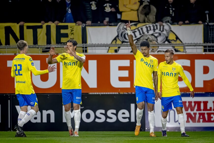 Foto: Opstellingen: zo vechten RKC en Almere City degradatieduel uit