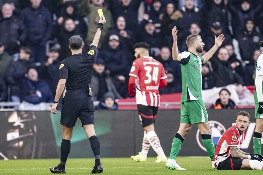 Foto: Fans eisen wissel van ‘bijdehante’ Feyenoorder: ‘Haal hem eraf!’