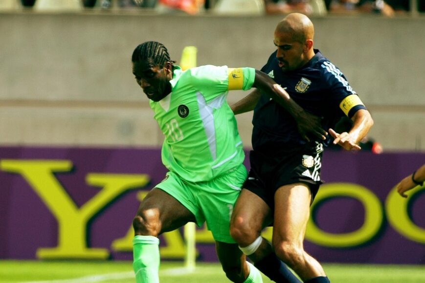 Jay-Jay Okocha en Juan Sebastian Verón (Nigeria - Argentinië)