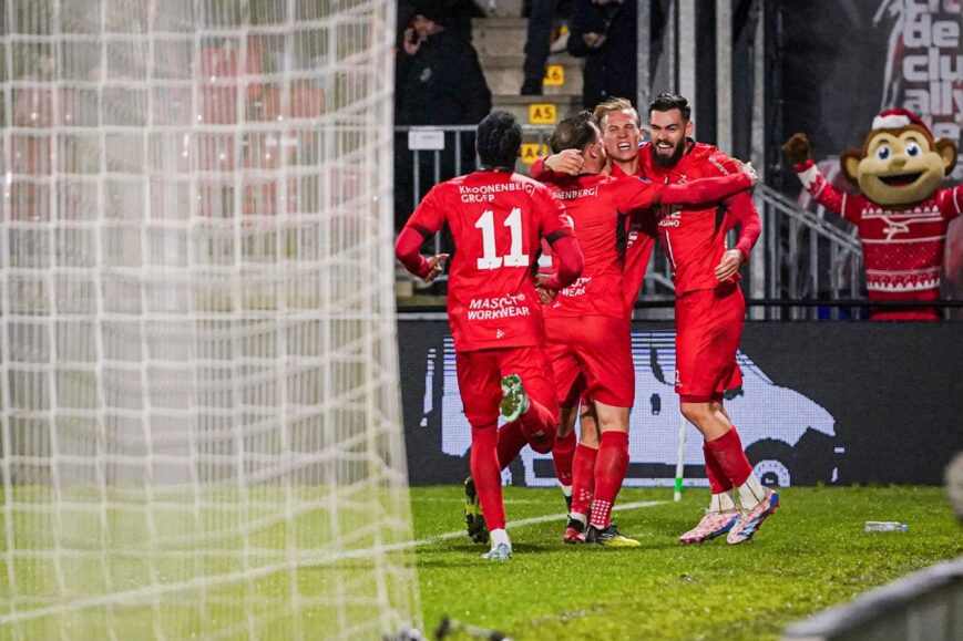 Foto: Na winst op koploper verliest Heerenveen van laagvlieger