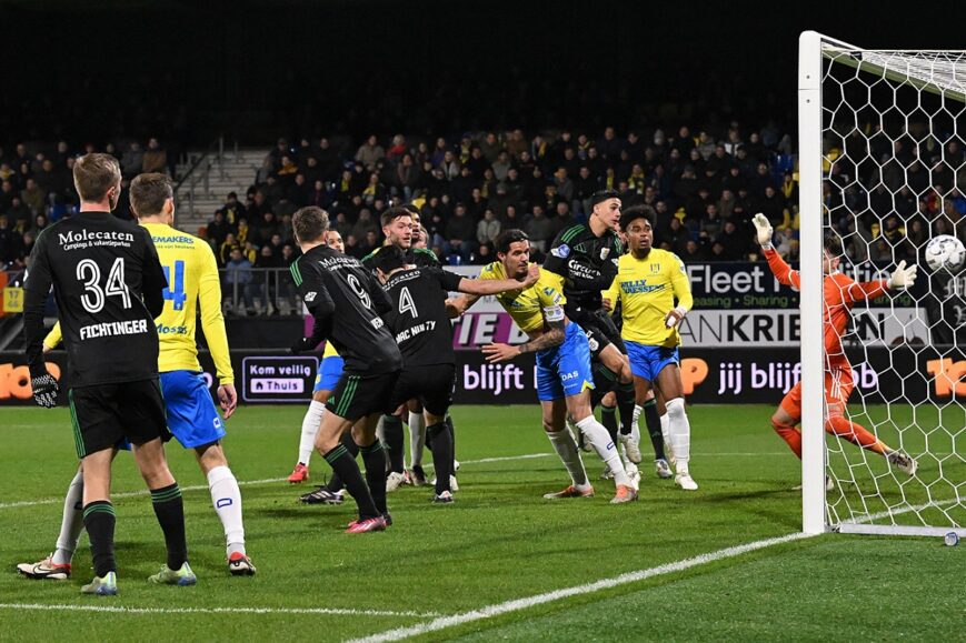 Foto: RKC uit ook frustratie over arbitrage: “Duidelijk een penalty”