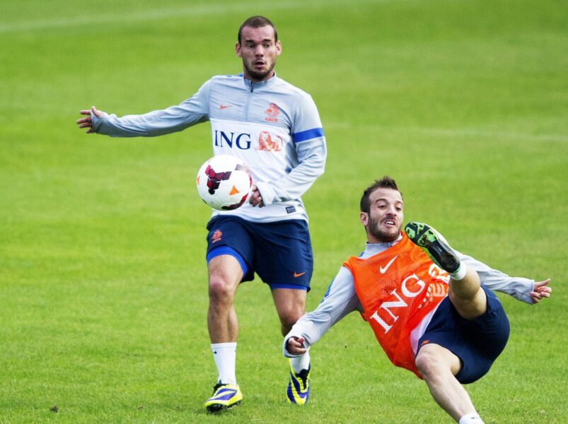 Foto: Sneijder en Van der Vaart lachen om Van Gaal-anekdotes: “Te hilarisch voor woorden”