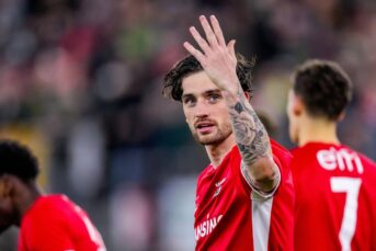 AZ wipt over Twente heen dankzij doelpunt Troy Parrott