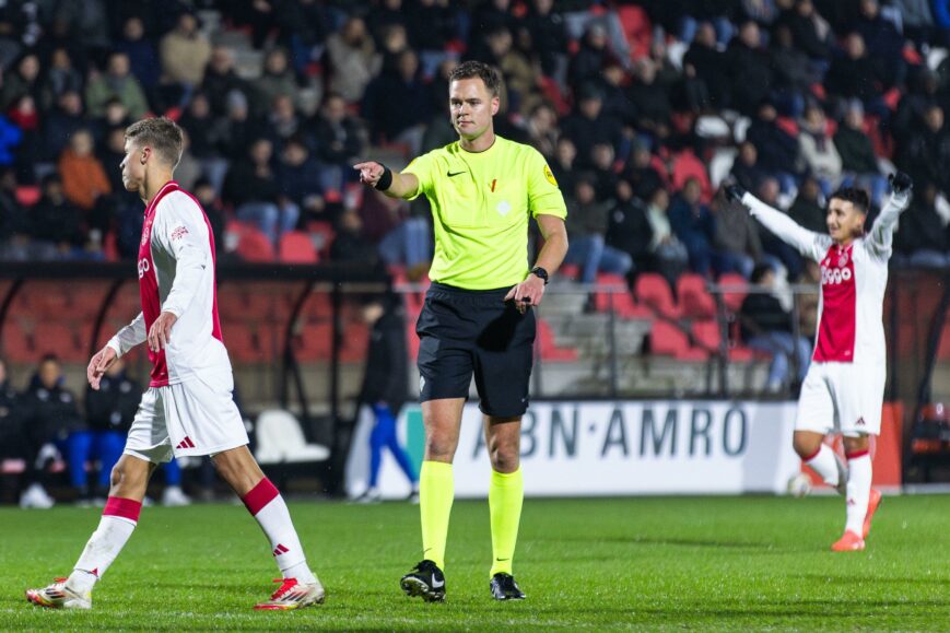 Foto: ‘Grof schandaal bij Jong Ajax – Jong PSV’