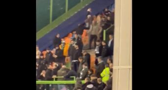 Dordrecht-fans met elkáár op de vuist, uitgelachen door thuispubliek