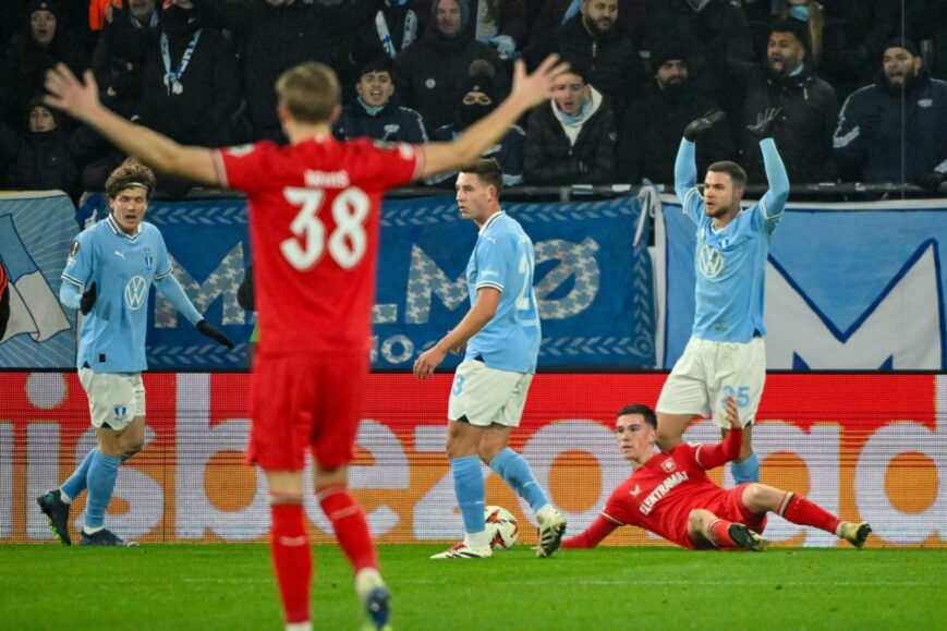 Foto: Woede bij Malmö na Twente-penalty’s: ‘Het is een grap’