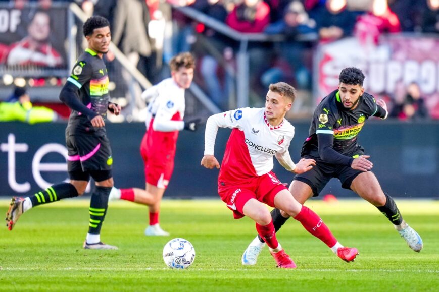 Foto: Derby County pleegt overval bij FC Utrecht