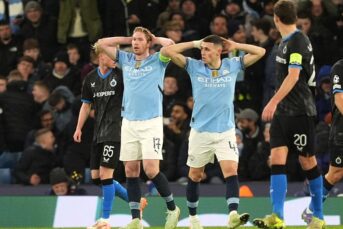 Manchester City ontsnapt en gaat door in Champions League