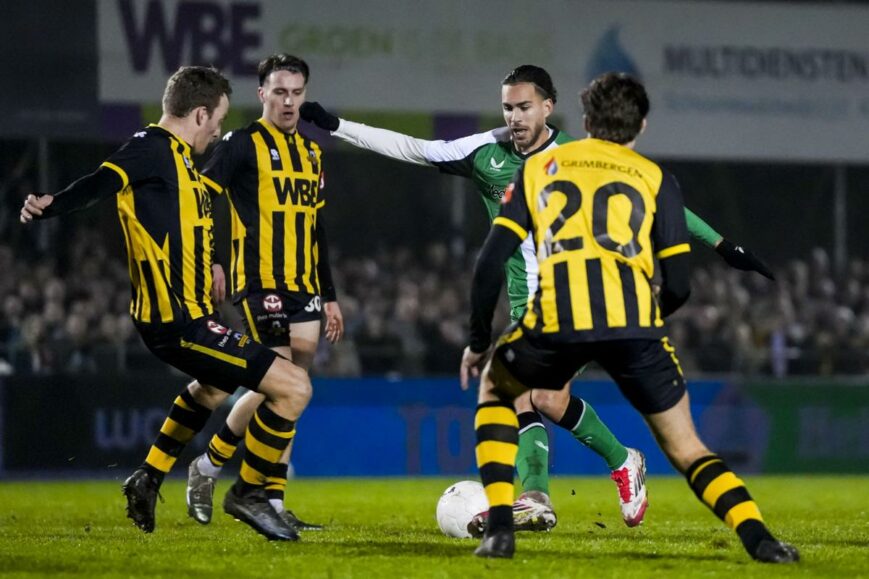 Foto: Rijnsburgse Boys trots na Feyenoord-nederlaag: ‘Dat is een compliment voor mijn team’