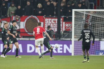 ‘Vreselijk VAR-schandaal in Eredivisie’