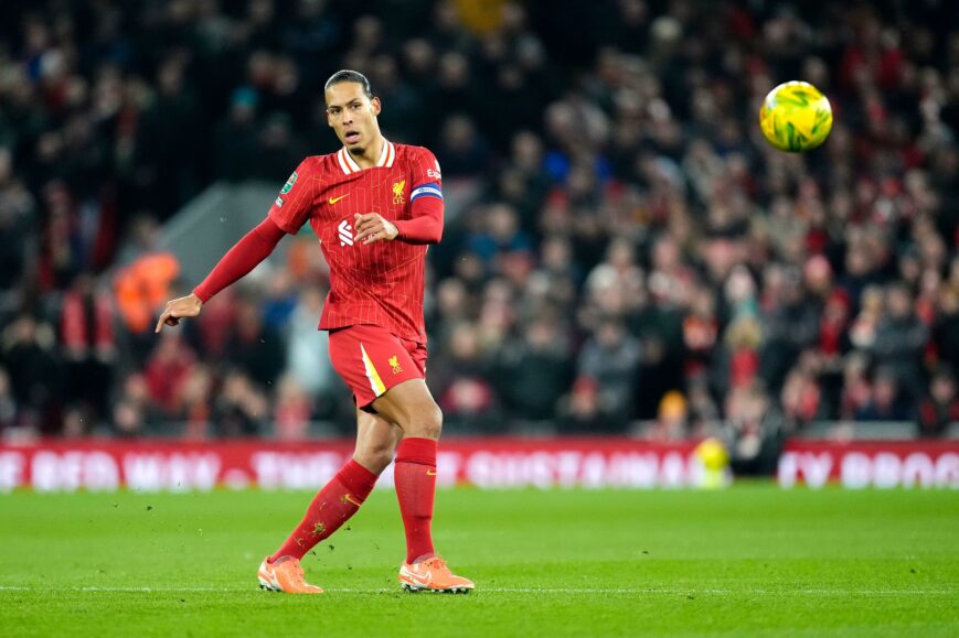 Foto: Van Dijk haalt uit naar Engelse pers