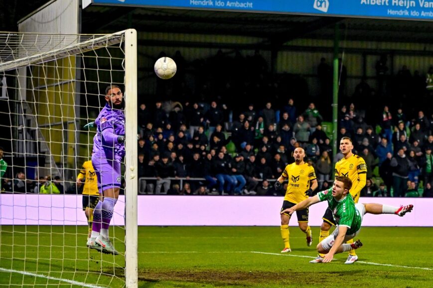 Foto: Cambuur gooit zege weg, Dordrecht en ADO profiteren