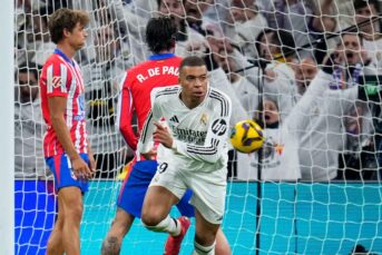 Real blijft LaLiga aanvoeren na Madrileense clash